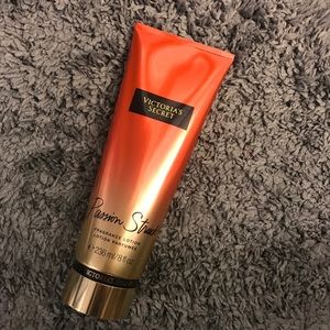 Victoria Secret Passion Struck Lotion 8floz NEW